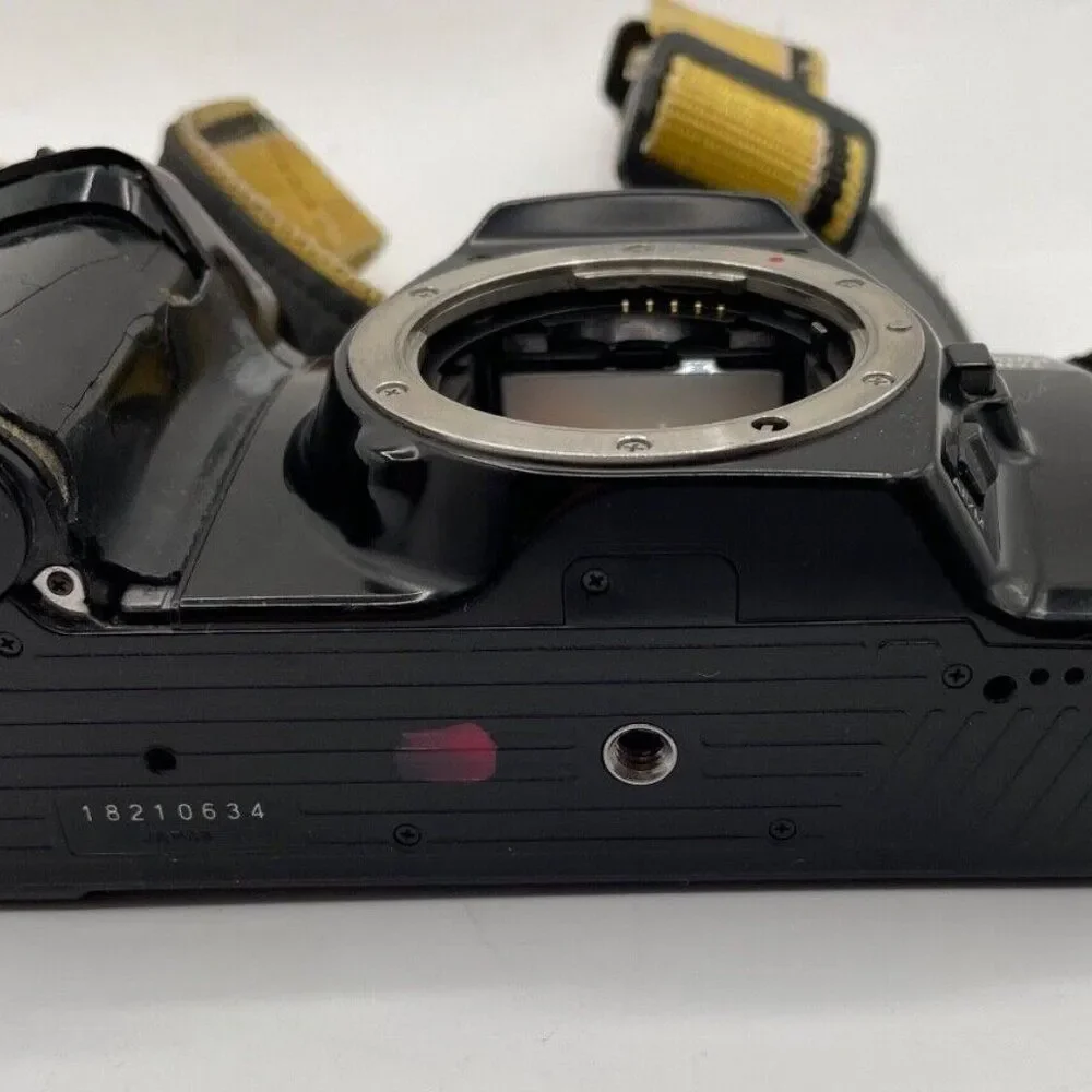 Minolta Maxxum SLR 35mm Camera 7000i ~With Nice Custom Strap